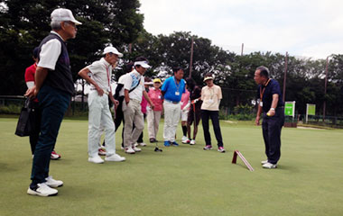 グリーン上でのガイドの仕方教示