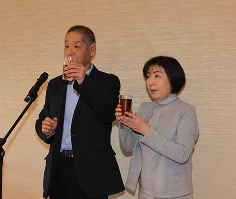 池澤良順JBGA会長による乾杯、ガイドは長崎千代さん