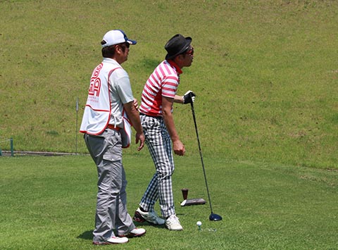 宮田裕治さんとガイドの鈴木寿伸さん