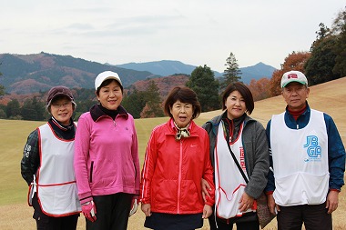 IN組-宇都木康栄さん（小林良子さん）、伊藤和子さん（木村胤実さん）スコアラーは井出智二さん