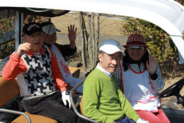 奥冨勝美さん（ガイドは小川知子さん）、牛尾富太さん（ガイドは牛尾弘子さん）