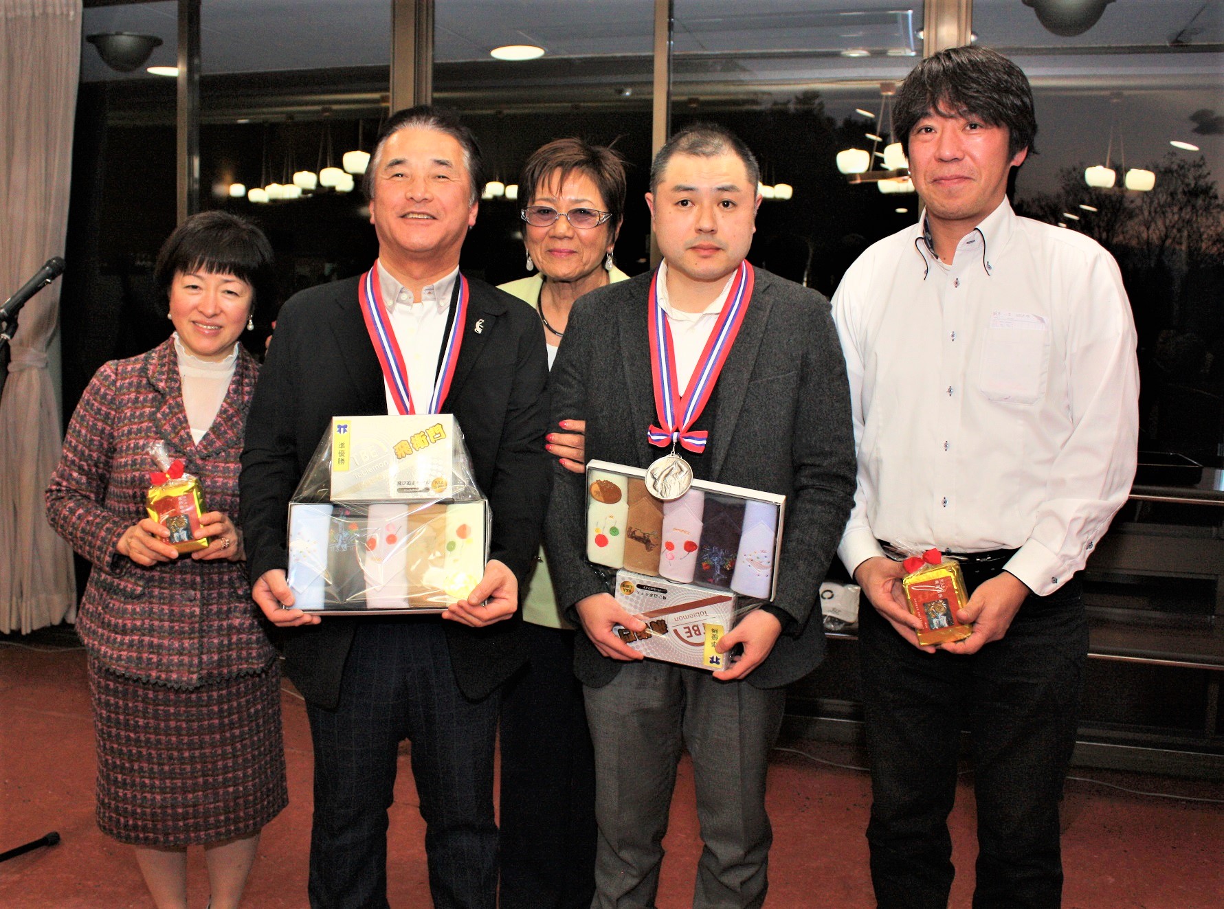 2位：レギュラーリーグ：石内利光 さん（齋藤 芳子さん）、チャレンジリーグ：鈴木一士 さん（遠藤太一さん）、と岡田美智子プロ